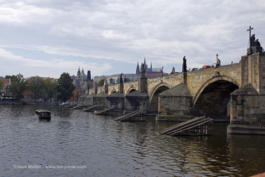 Karlsbrücke (Karlův most)